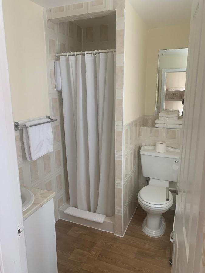 The Stafford Bed & Breakfast Блекпул Екстериор снимка