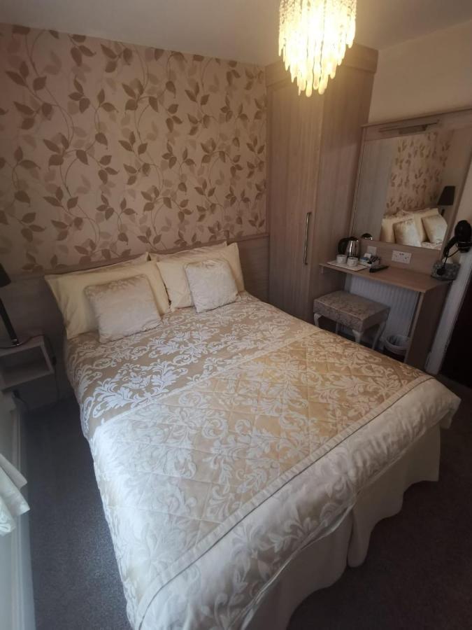 The Stafford Bed & Breakfast Блекпул Екстериор снимка