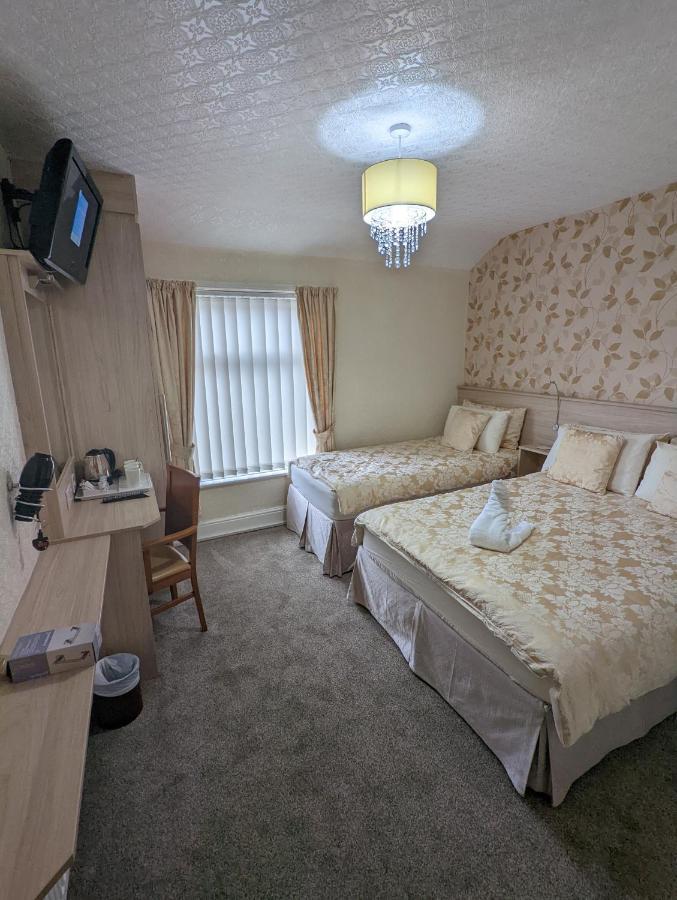 The Stafford Bed & Breakfast Блекпул Екстериор снимка