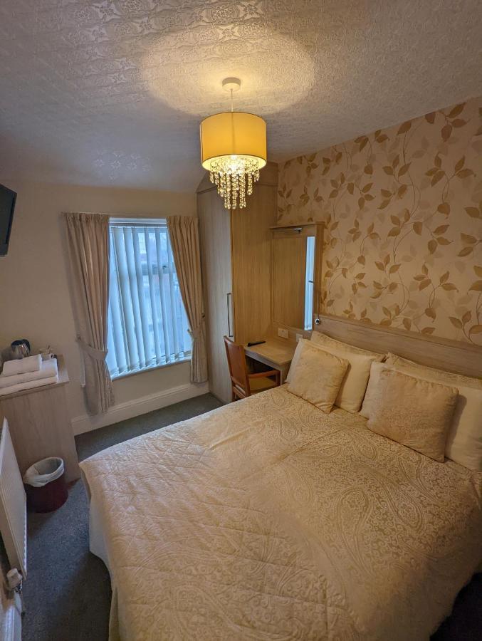 The Stafford Bed & Breakfast Блекпул Стая снимка