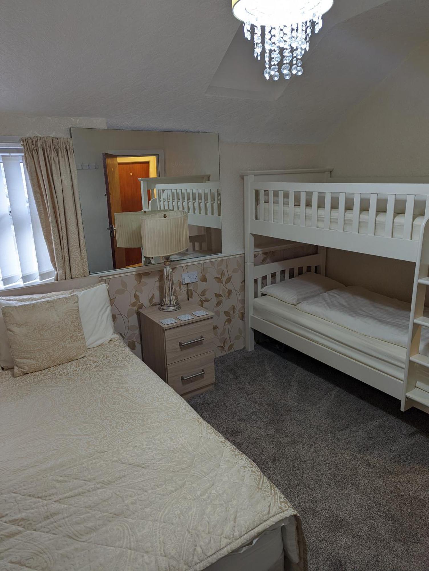 The Stafford Bed & Breakfast Блекпул Стая снимка