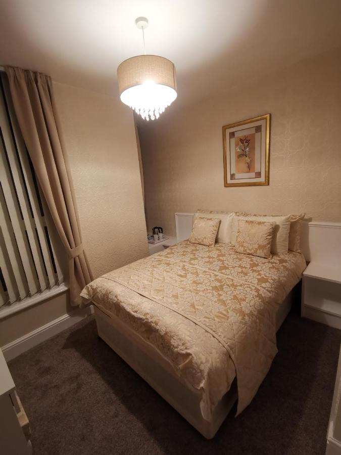 The Stafford Bed & Breakfast Блекпул Екстериор снимка